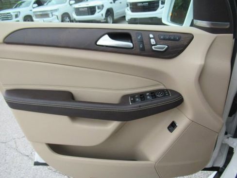 Used 2019 Mercedes-Benz GLE 400 4MATIC image 20