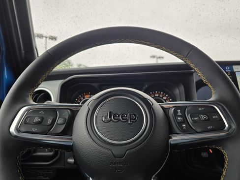 Used 2024 Jeep Wrangler Unlimited Sahara w/ Technology Group AWD/4WD image 21