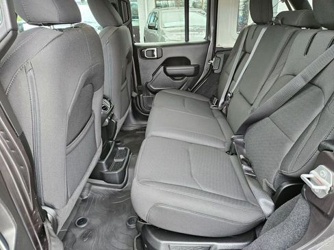 Used 2023 Jeep Wrangler Unlimited image 16