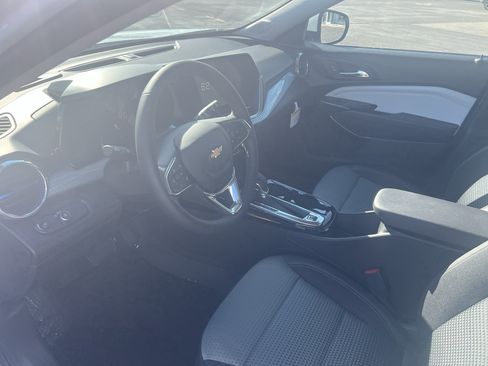 New 2026 Chevrolet Trax LT w/ LT Convenience Package FWD image 9