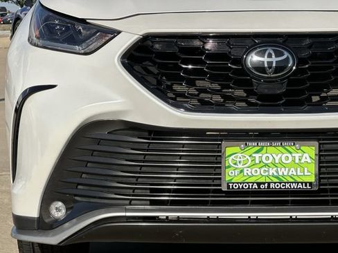 Used 2024 Toyota Highlander XSE FWD image 8