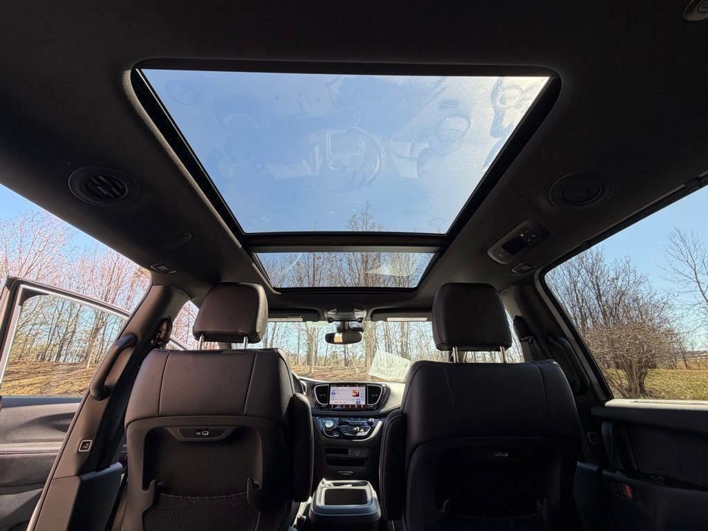 New 2026 Chrysler Pacifica Select w/ S Appearance Package FWD image 30