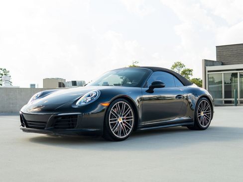 Used 2018 Porsche 911 Carrera 4S image 8