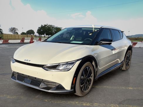 Certified 2022 Kia EV6 Wind w/ Wind Technology Package AWD/4WD image 5