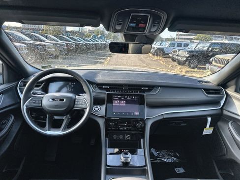 New 2025 Jeep Grand Cherokee L Laredo w/ Luxury Tech Group I image 22