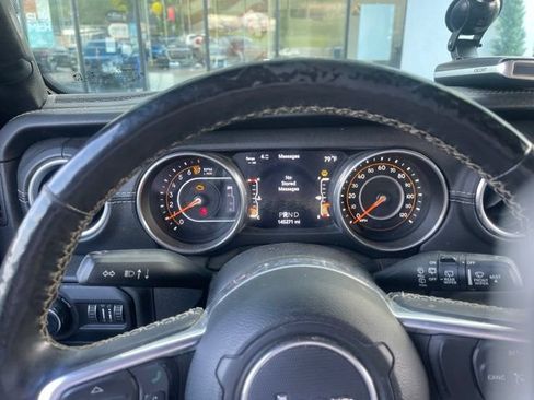 Used 2018 Jeep Wrangler Unlimited Sahara AWD/4WD image 8