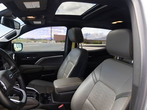 Used 2023 Chevrolet Colorado ZR2 w/ ZR2 Convenience Package III image 21