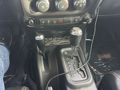 Used 2011 Jeep Wrangler Unlimited 70th Anniversary w/ Connectivity Group image 15