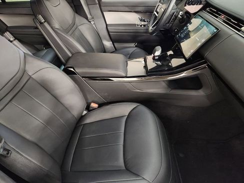 Used 2025 Land Rover Range Rover Sport SE image 3
