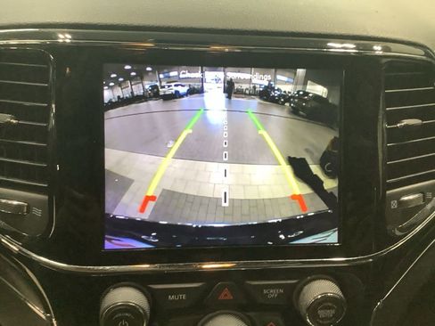 Used 2019 Jeep Grand Cherokee Limited image 21