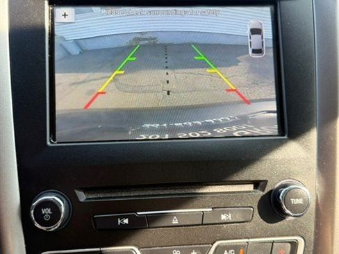 Used 2018 Ford Fusion SE w/ Fusion SE Technology Package FWD image 10