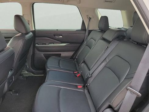 Used 2022 Nissan Pathfinder SL FWD image 16