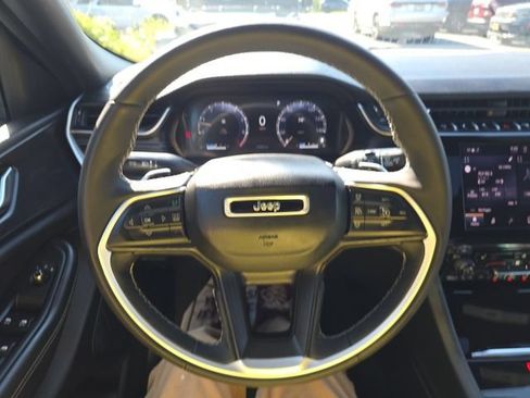 Certified 2025 Jeep Grand Cherokee Altitude AWD/4WD image 16