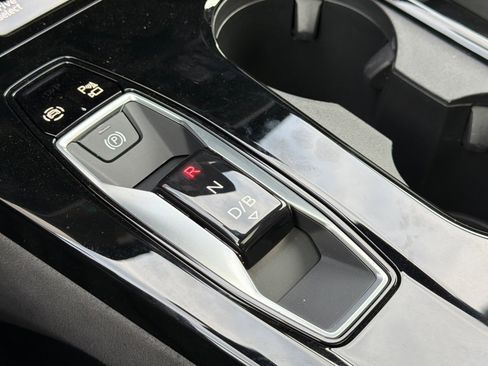 Certified 2025 Audi SQ6 e-tron Prestige w/ 21" Black Optic Wheel Package image 21