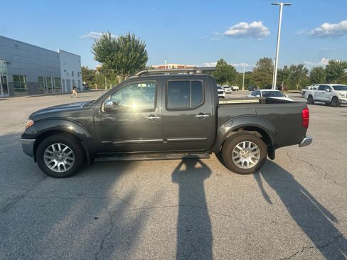 Used 2010 Nissan Frontier LE w/ LE Value Truck Pkg AWD/4WD image 8