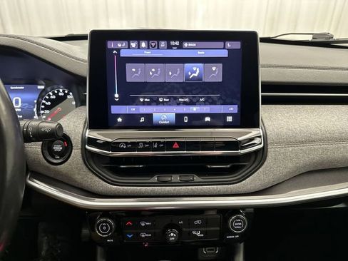 Used 2022 Jeep Compass Latitude AWD/4WD image 19