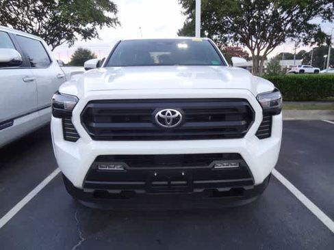 Used 2025 Toyota Tacoma SR5 AWD/4WD image 2