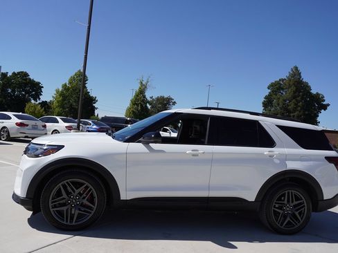Used 2025 Ford Explorer ST w/ Sun And Sound Package AWD/4WD image 3