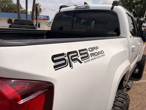 Used 2019 Toyota Tacoma SR5 RWD image 11