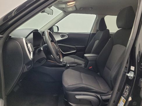 Used 2023 Kia Soul LX w/ LX Technology Package FWD image 17