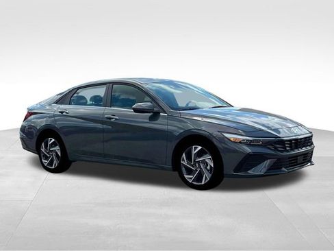 New 2025 Hyundai Elantra SEL image 10
