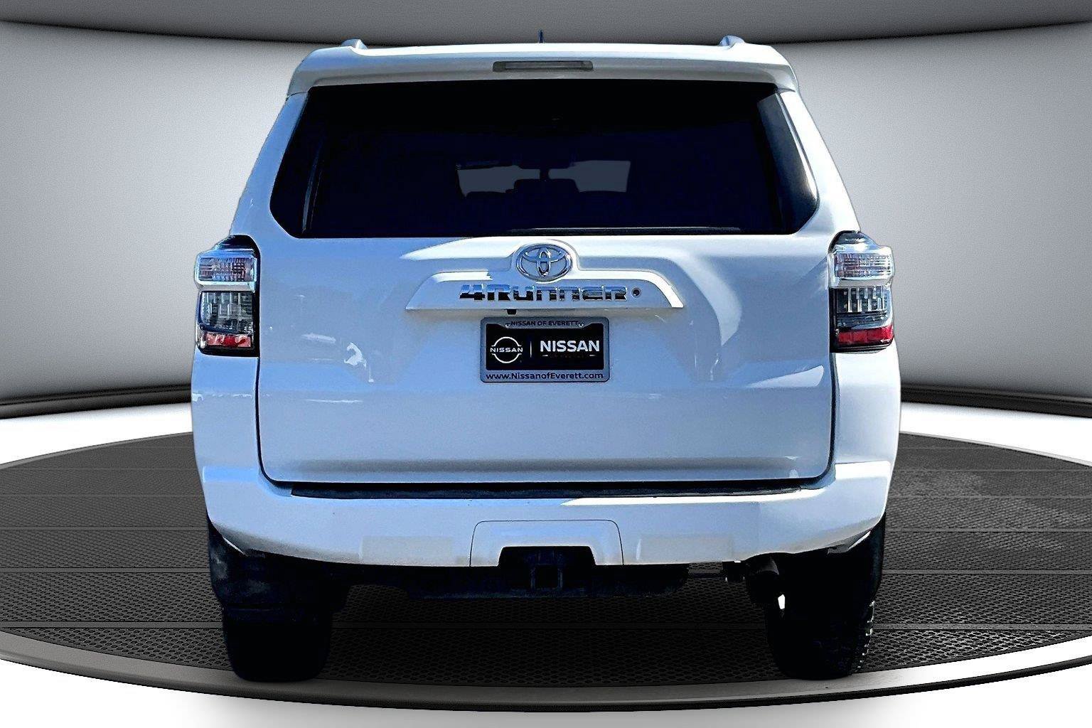 Used 2018 Toyota 4Runner SR5 AWD/4WD image 6