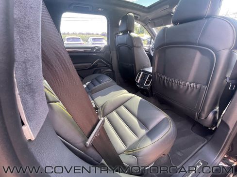 Used 2016 Porsche Cayenne Turbo S image 31