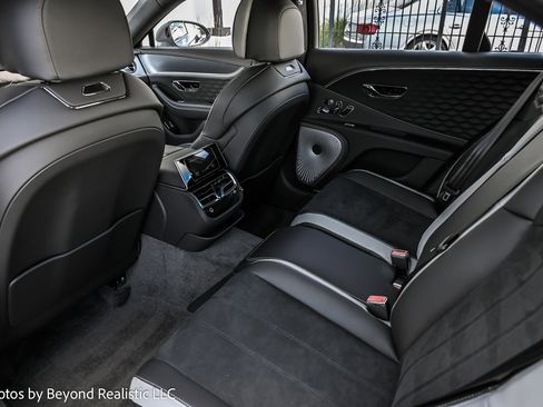 New 2025 Bentley Flying Spur Plug-In Hybrid image 29