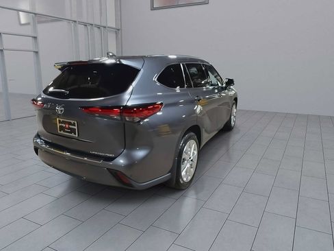 Used 2022 Toyota Highlander Limited AWD/4WD image 8