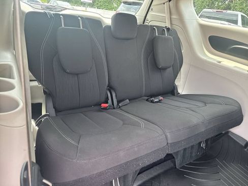 Used 2023 Chrysler Voyager LX FWD image 24