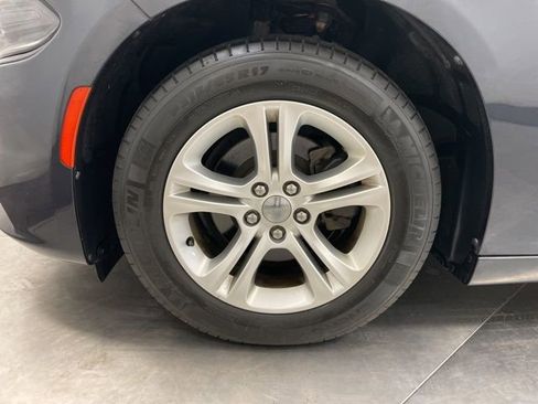 Used 2019 Dodge Charger SXT RWD image 8