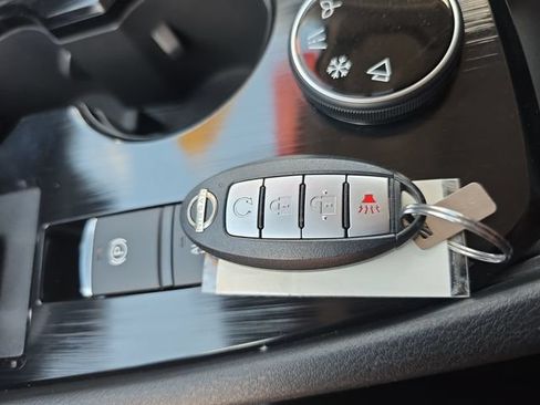 Certified 2022 Nissan Rogue SV AWD/4WD image 32