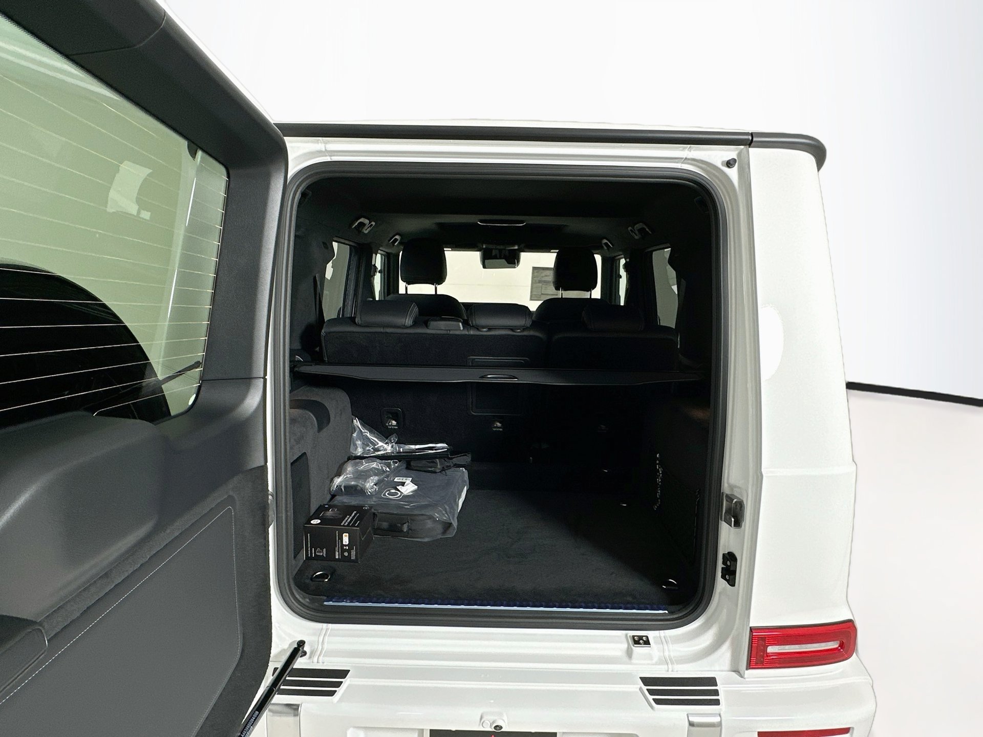 New 2027 Mercedes-Benz G 580 e image 30