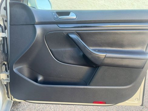 Used 2010 Volkswagen Jetta TDI image 13