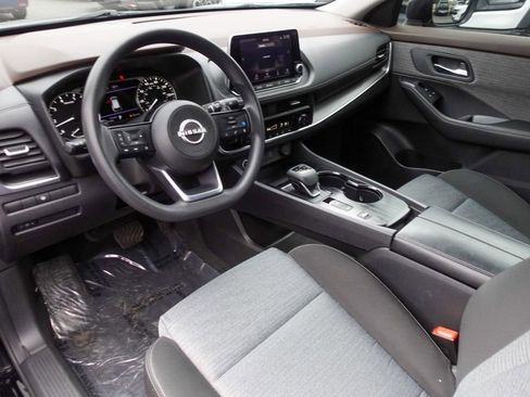 Used 2023 Nissan Rogue SV image 11