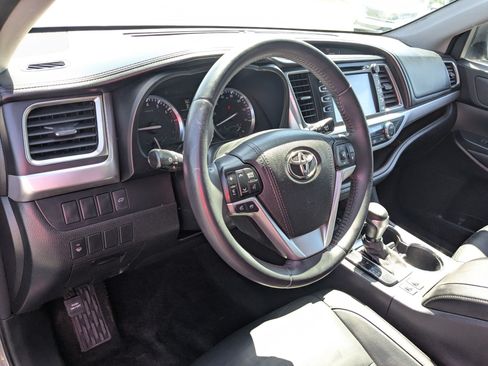Used 2016 Toyota Highlander XLE AWD/4WD image 16