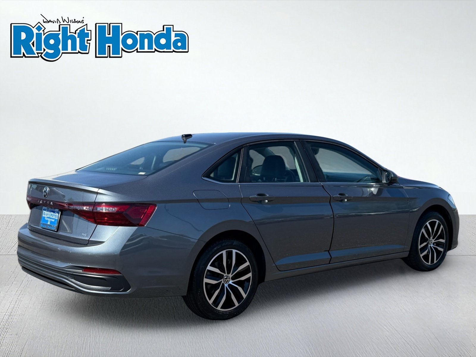 Used 2025 Volkswagen Jetta SE FWD image 8