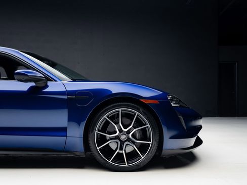 Used 2023 Porsche Taycan w/ Premium Package image 35