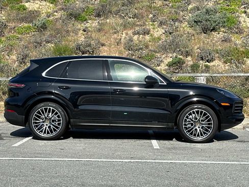 Certified 2021 Porsche Cayenne image 9