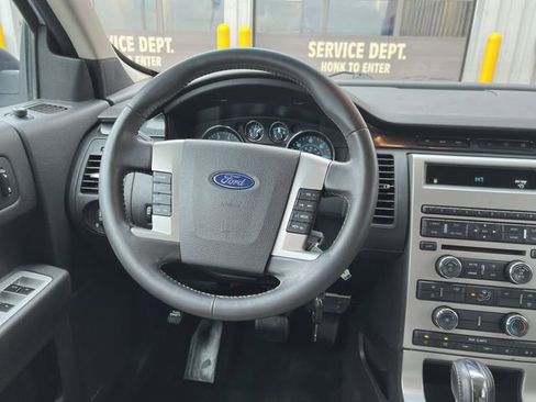 Used 2011 Ford Flex SE image 25