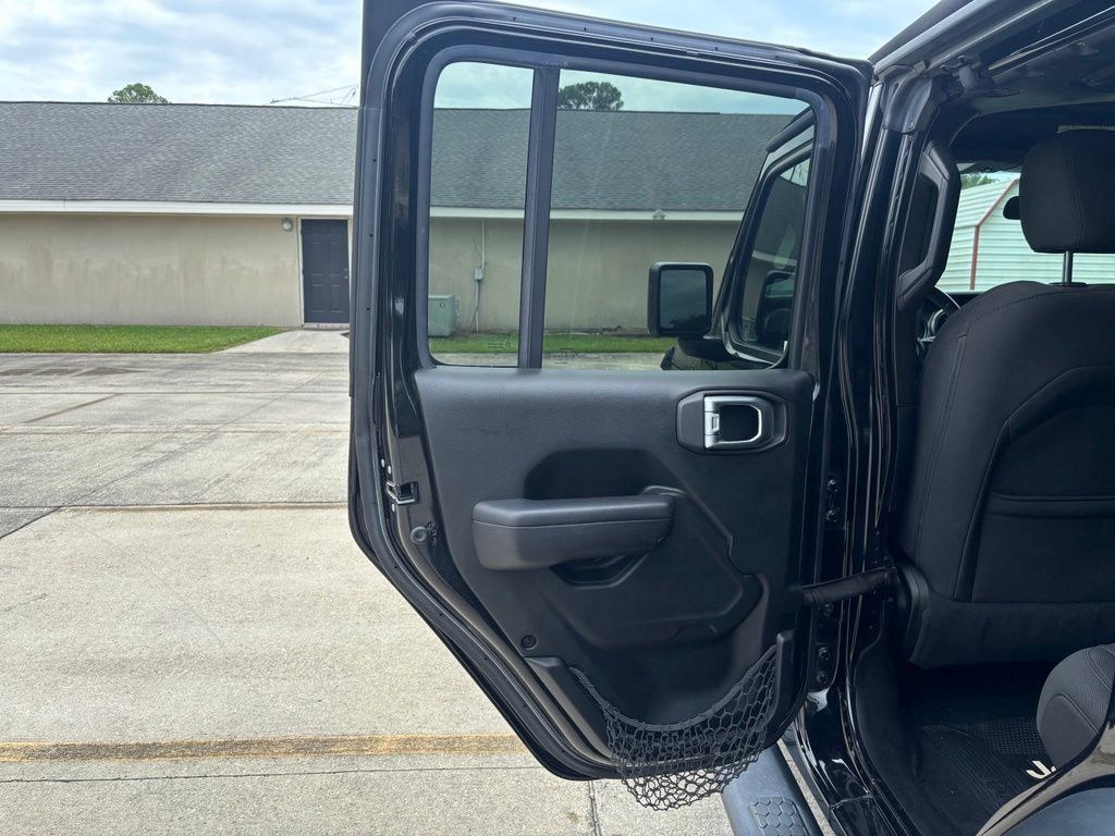 Used 2019 Jeep Wrangler Unlimited Sport S AWD/4WD image 15