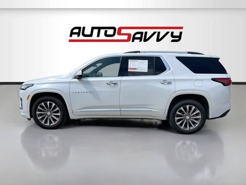 Used 2023 Chevrolet Traverse Premier FWD image 4