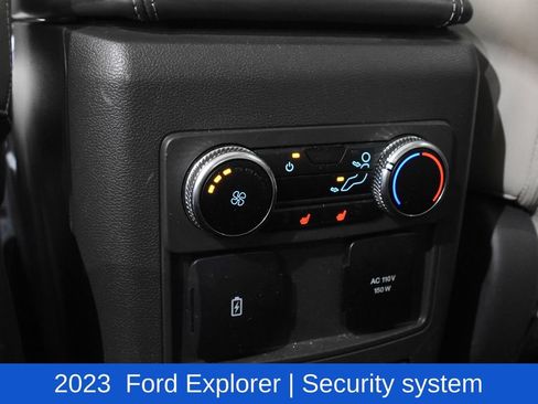 Used 2023 Ford Explorer Platinum w/ Premium Technology Package RWD image 29