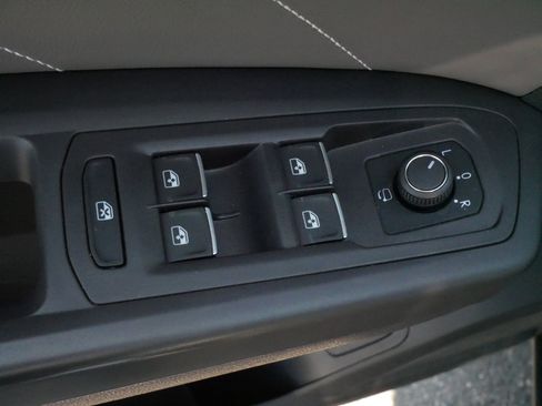 Certified 2023 Volkswagen Atlas Cross Sport SEL Premium R-Line image 17