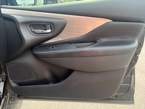 Used 2018 Nissan Murano SL w/ Midnight Edition Package FWD image 32