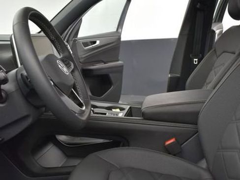 Used 2024 Volkswagen Atlas Cross Sport SE image 9