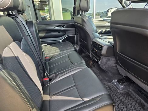 Used 2024 Jeep Wagoneer Series III w/ Premium Group I AWD/4WD image 12
