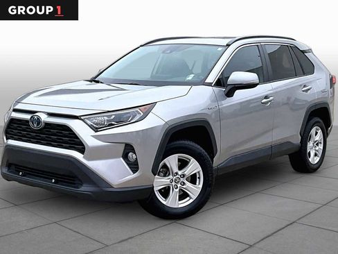 Used 2021 Toyota RAV4 XLE w/ Convenience Package AWD/4WD image 1