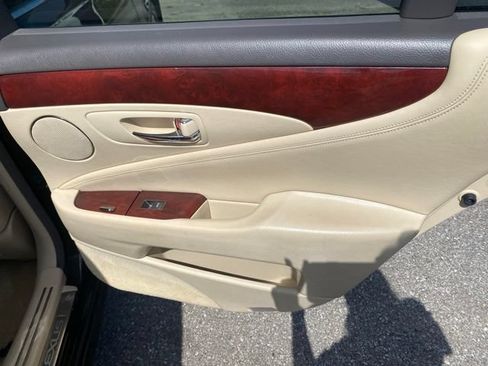 Used 2010 Lexus LS 460 AWD image 24