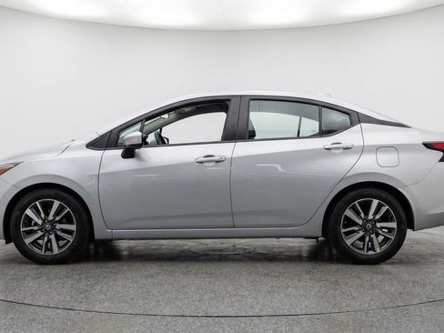 Used 2025 Nissan Versa SV image 5